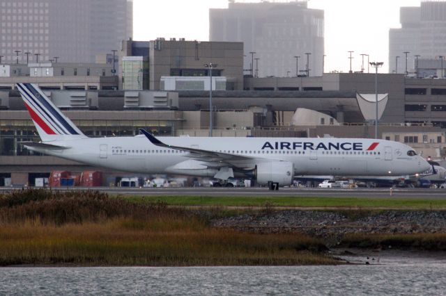 Airbus A350-900 (F-HTYG) - Air France A350-900 arriving to Logan on 10/31/21, possibly the first time the airline has brought this aircraft type to BOS. 