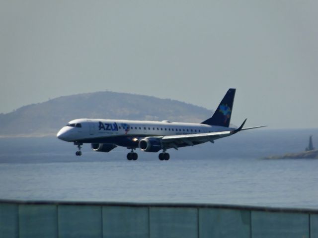 Embraer ERJ-190 —