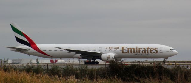 Boeing 777 (A6-EMU)