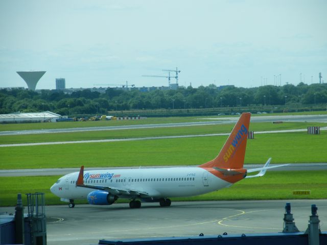 Boeing 737-700 (C-FYLC) - C-FYLC B737 AT EIDW 23-07-2011 OPS FOR THOMSON DURING SUMMER