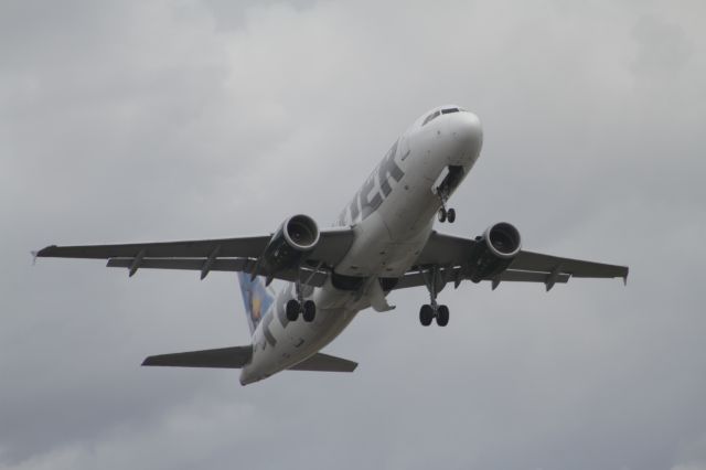 Airbus A320 (N213FR)