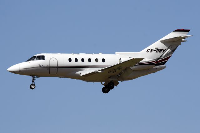 Hawker 800 (CS-DRV)