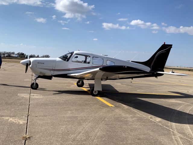 Piper Cherokee Arrow (N4513F)