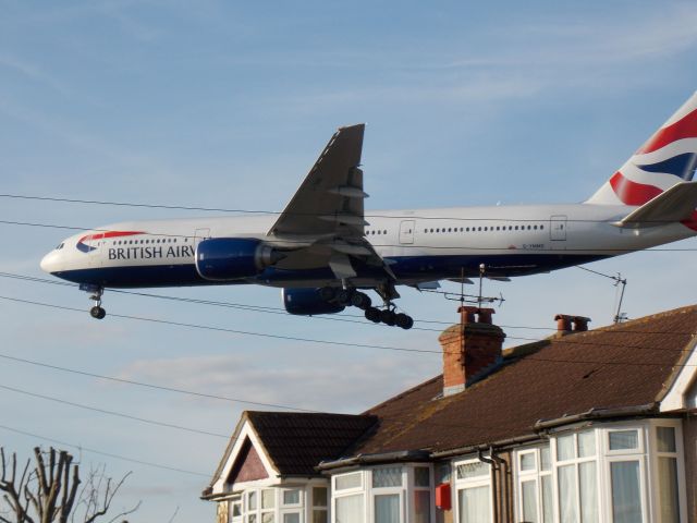 Boeing 777-200 (G-YMMD)