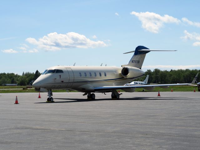 Bombardier Challenger 300 (N797CB)