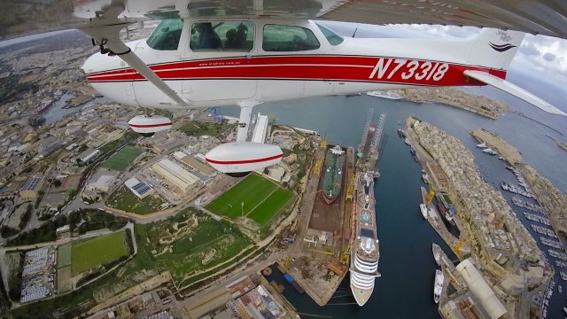 Cessna Skyhawk (N73318) - Inflight over Grand Harbour Valletta