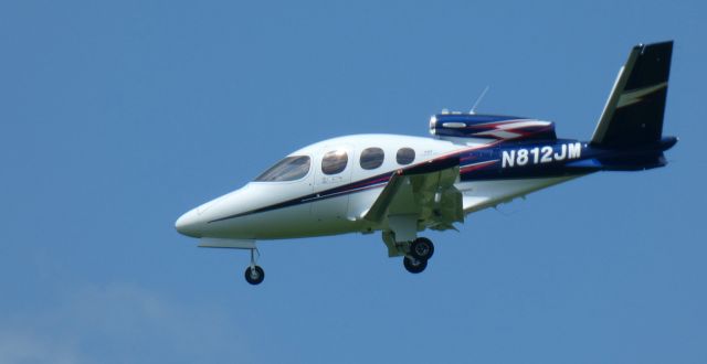 Cirrus Vision SF50 (N812JM) - On short final is this 2019 Cirrus Vision SF-50 from the Spring of 2022.