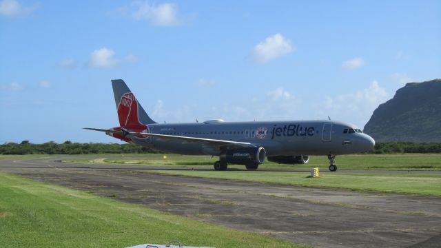 Airbus A320 (N605JB) - TLPL