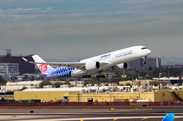 Airbus A350-900 (B-18918) - China Airlines A350-900 taking off from PHX on 11/1/22. Taken with a Canon 850D and Tamron 70-200 G2 lens.