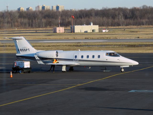 Learjet 55 (N855PT)