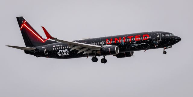 Boeing 737-800 (N36272) - The Dark Side of N36272 landing at EWR