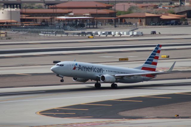 Boeing 737-800 (N808NN)