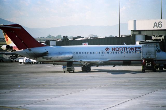 Douglas DC-9-10 (N8903E) - KSLC - DC-9-14 at Salt lake City in July 1989 being readied for the flight to MSP.