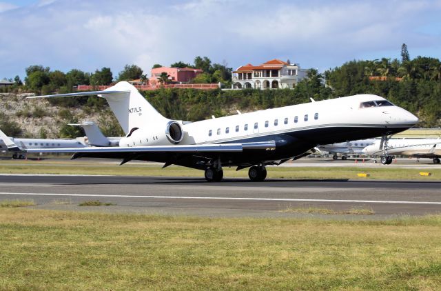 Bombardier Global 5000 (N711LS)