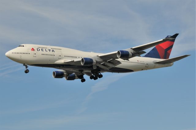 Boeing 747-400 (N673US)