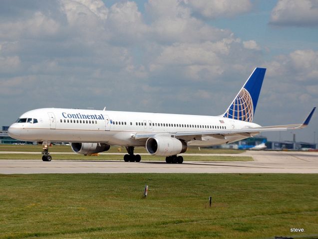 Boeing 757-200 (N17126) - TAXING  AT EGCC