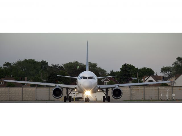 Airbus A318 (N802FR)