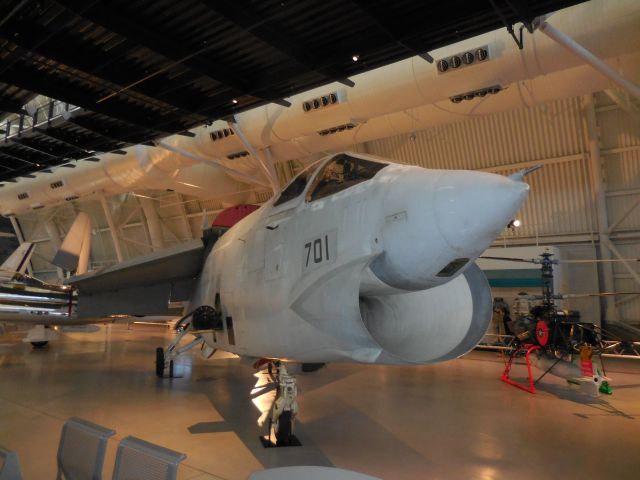 LTV F-8 Crusader (14-6860) - VFP-206