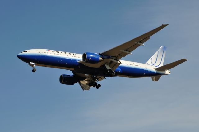 Boeing 777-200 (N787UA) - 2012/1/28