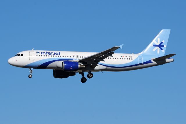 Airbus A320 (XA-MYR)