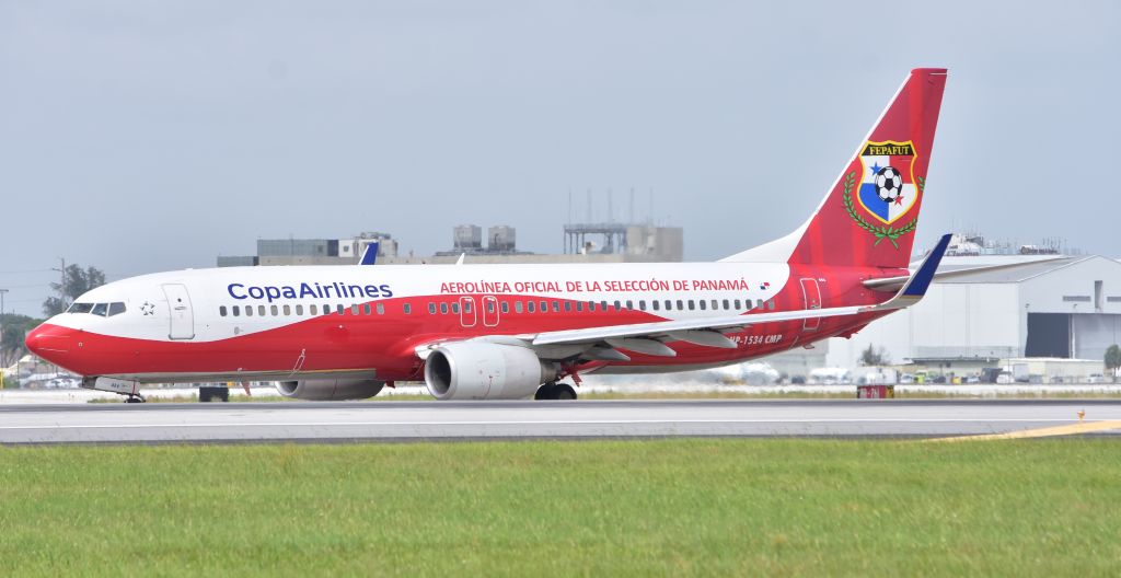 Boeing 737-800 (HP-1534CMP)