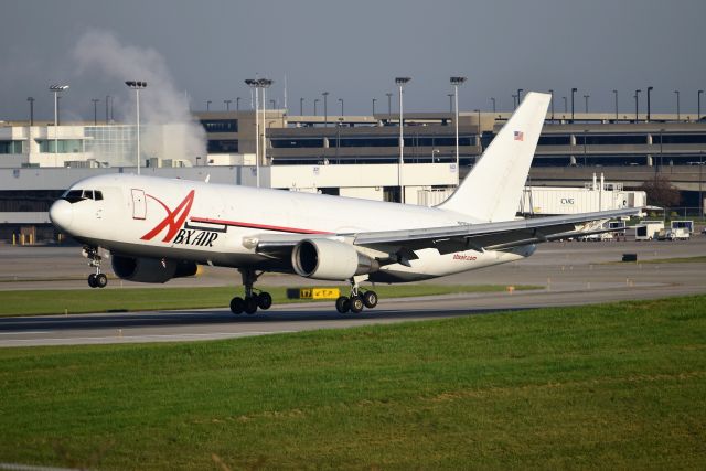 BOEING 767-200 (N795AX)