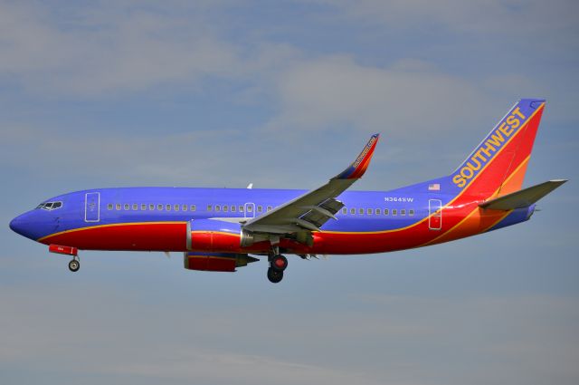 BOEING 737-300 (N346SW)