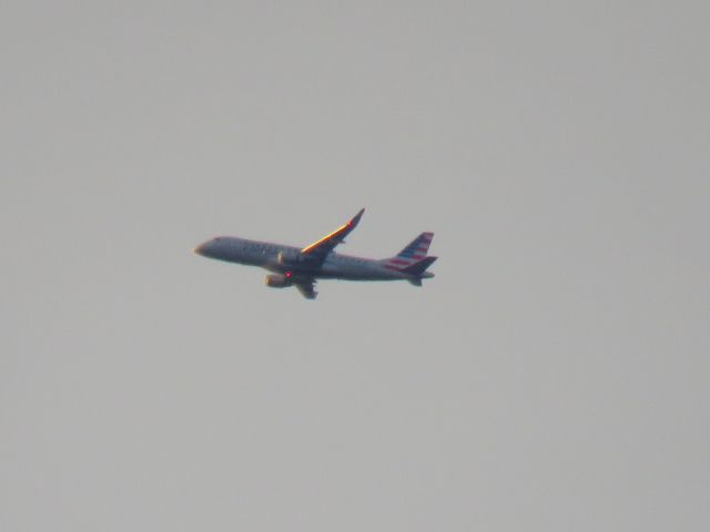 Embraer 175 (N274NN)