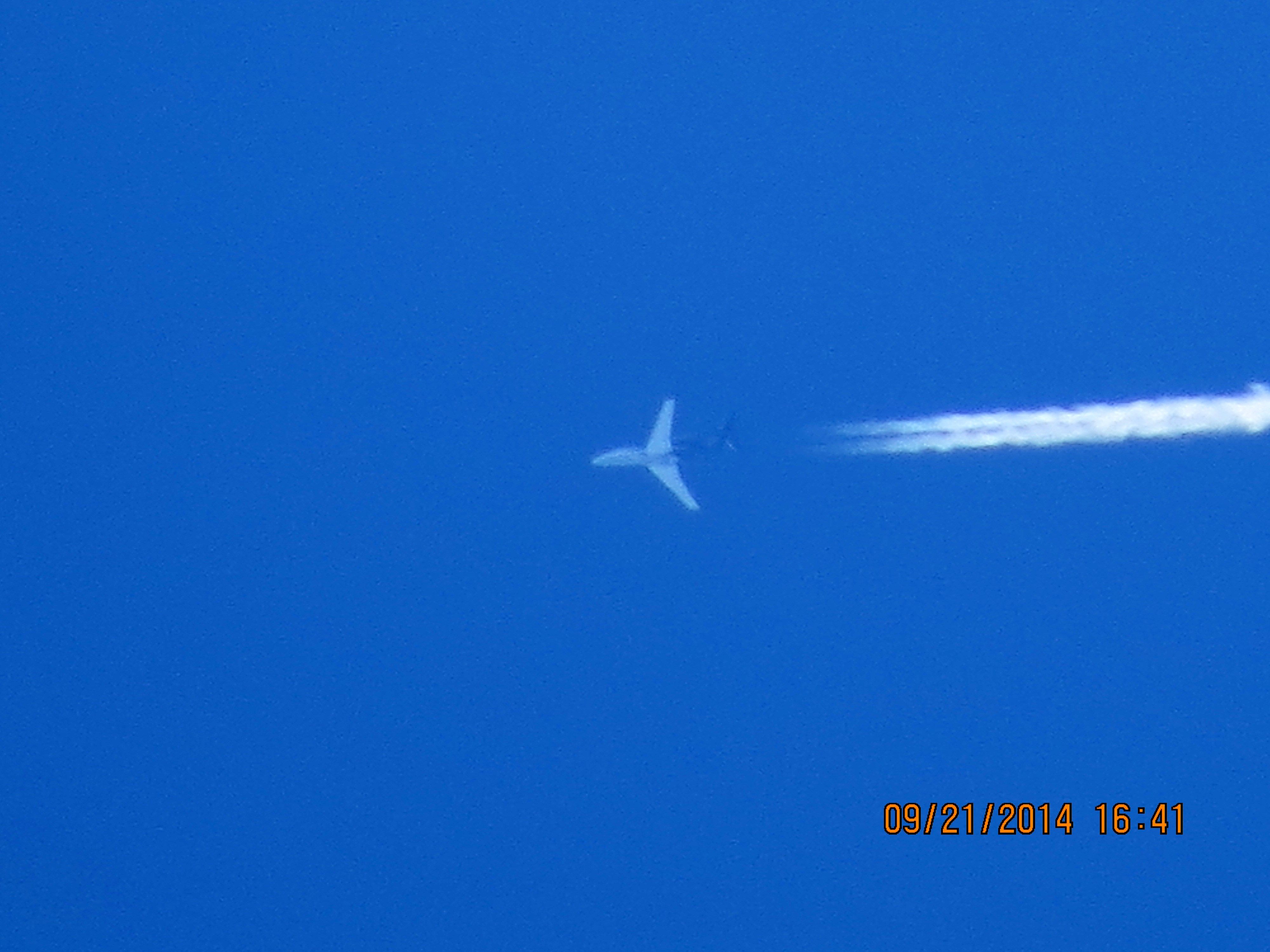 Embraer Phenom 300 (N715DE) - Embraer Phenom 300 from Loveland Colorado to Birmingham Alabama over Baxter Springs Kansas (78KS) at 45,000 feet.