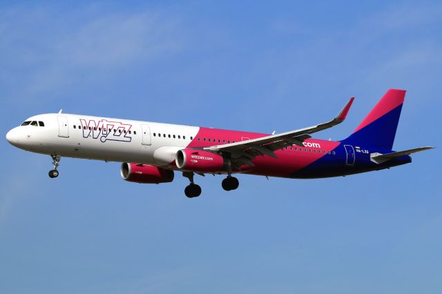 Airbus A321 (HA-LXG)