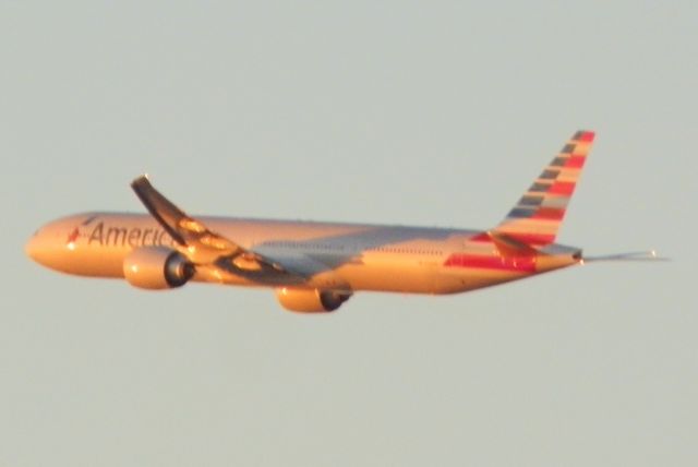 BOEING 777-300ER (N729AN)