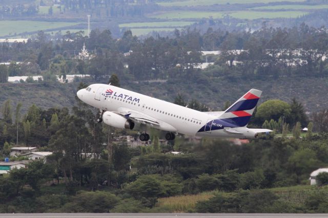 Airbus A319 (HC-CPZ) - LATAM Airlines Ecuador (XL) HC-CPZ A319-132 [cn 4598]br /Quito Mariscal Sucre (UIO). LATAM Airlines Ecuador flight XL1371 departs for Guayaquil José Joaquín De Olmedo (GYE).br /Taken airport departure level approach road.br /2018 04 06br /a rel=nofollow href=http://alphayankee.smugmug.com/Airlines-and-Airliners-Portfolio/Airlines/AmericasAirlines/LATAM-Airlines-LAJJLPPZXL4C4Mhttps://alphayankee.smugmug.com/Airlines-and-Airliners-Portfolio/Airlines/AmericasAirlines/LATAM-Airlines-LAJJLPPZXL4C4M/a