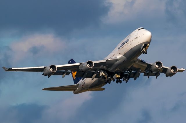 Boeing 747-400 (D-ABVY)