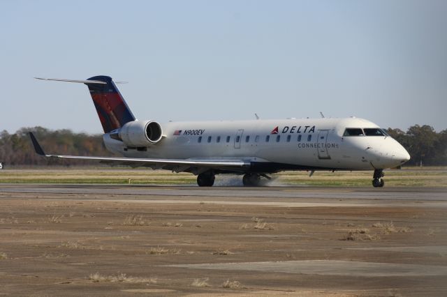 Canadair Regional Jet CRJ-200 (N900EV)