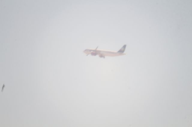 Airbus A320neo (XA-VSD) - Go around.3 times.br /Motor y al airebr /Una maniobra de motor y al aire o maniobra de aterrizaje frustrado ​ es un procedimiento aeronáutico que implica no terminar de realizar una aproximación, por lo que se dice que se da motor y se vuelve al aire.​