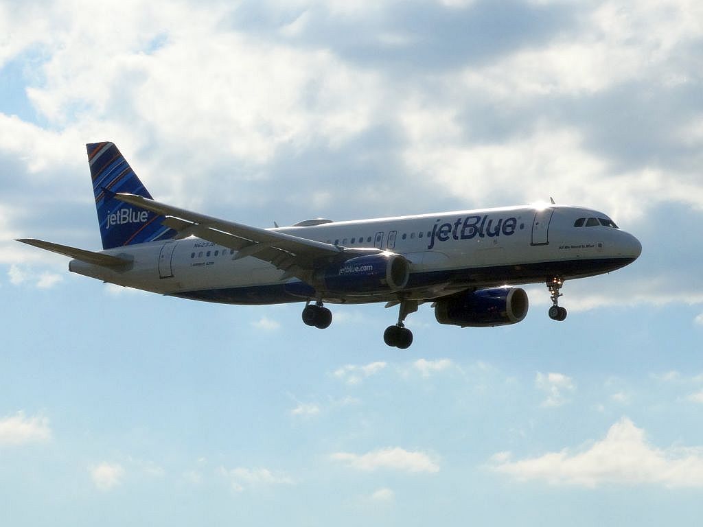 Airbus A320 (N623JB)