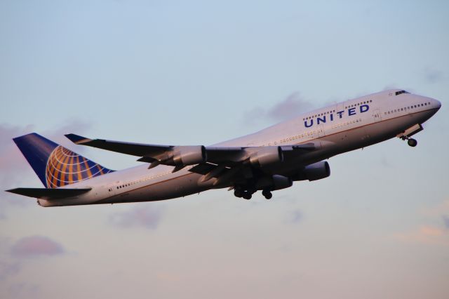 Boeing 747-400 (N177UA)