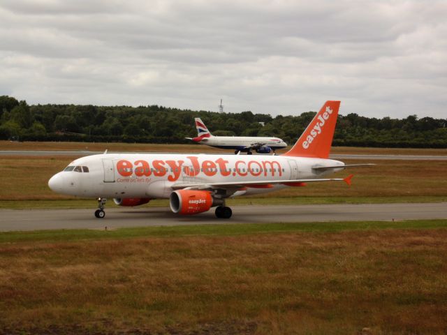 Airbus A319 (G-EZBW)
