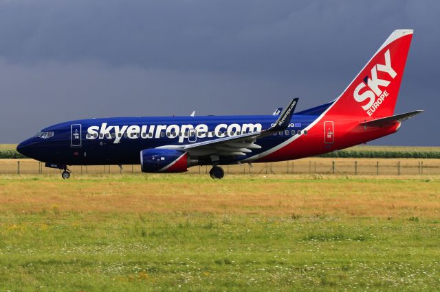 Boeing 737-700 (OM-NGQ)