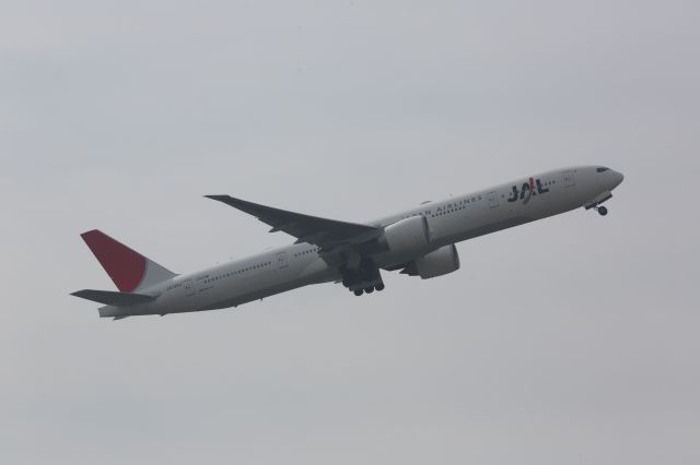 BOEING 777-300 (JA739J)