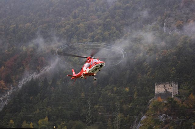 HB-ZRP — - Rega 5 HB-ZRP landet auf der Basis in Untervaz :) 