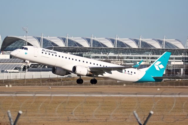 Embraer ERJ-190 (I-ADJW)
