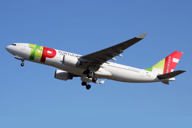 Airbus A330-300 (CS-TOF)