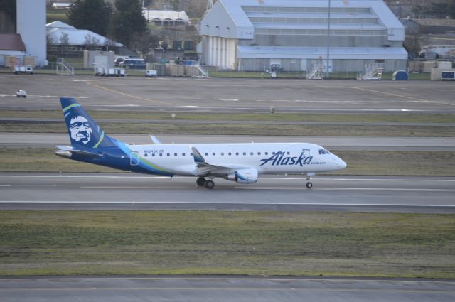 Embraer 175 (N624QX) - QXE2517 departing on 28L for KBOI/BOI.