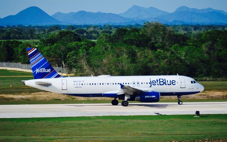 Airbus A320 (N603JB) - JETBLUE A320 ARRIVING AT MDLR AIRPORT!