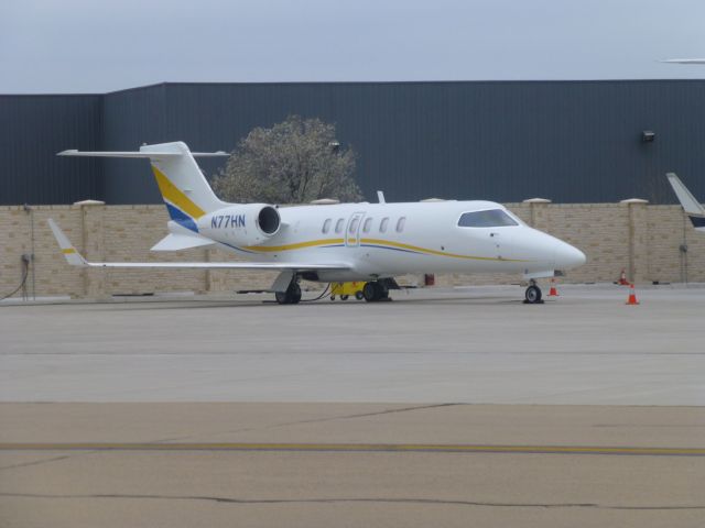 Learjet 40 (N77HN)