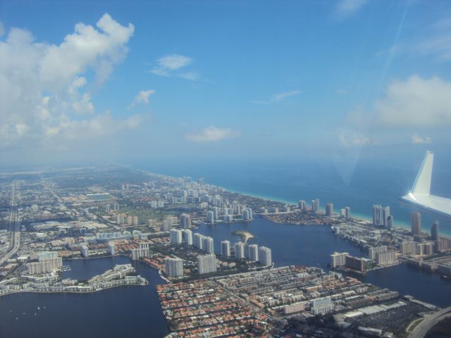 Gulfstream Aerospace Gulfstream IV (N450MB) - LEFT DOWN WIND TO RWY 09L OPA-LOCKA