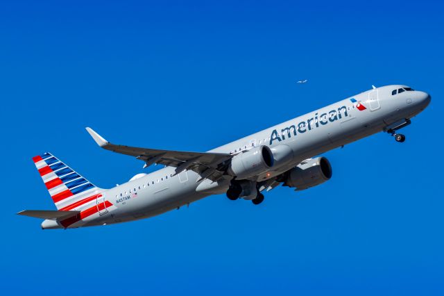 Airbus A321neo (N457AM) - An American Airlines A321 neo taking off from PHX on 2/10/23 during the Super Bowl rush. Taken with a Canon R7 and Canon EF 100-400 II L lens.