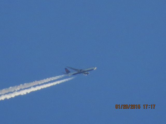 BOEING 767-300 (N143DA) - Delta Airlines flight 2260 from ATL to SFO over Northeastern Oklahoma at 34,000 feet.