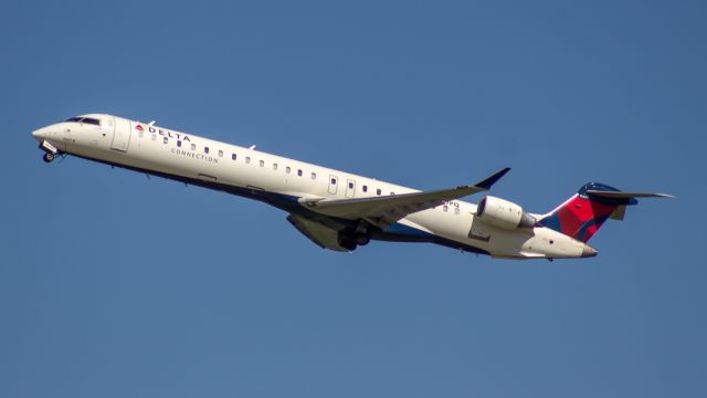 Canadair Regional Jet CRJ-900 (N307PQ)